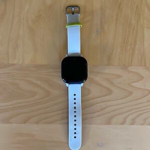 Gizmo 2 (zw20) Verizon Smart Watch Grey Band with Charger
